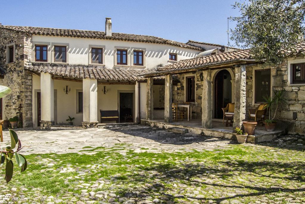 Il Borgo Dell'Arcangelo Tuili المظهر الخارجي الصورة